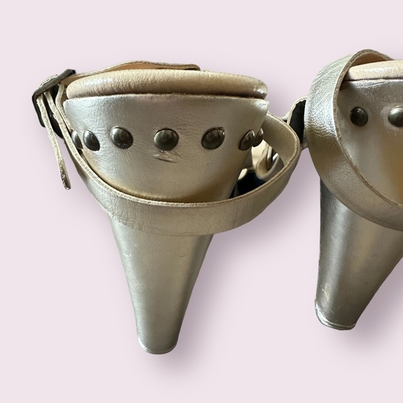 Women’s Michael Kors Made In Italy Leather Strappy Studded 4” Metallic Heels S 9 - Picture 8 of 14